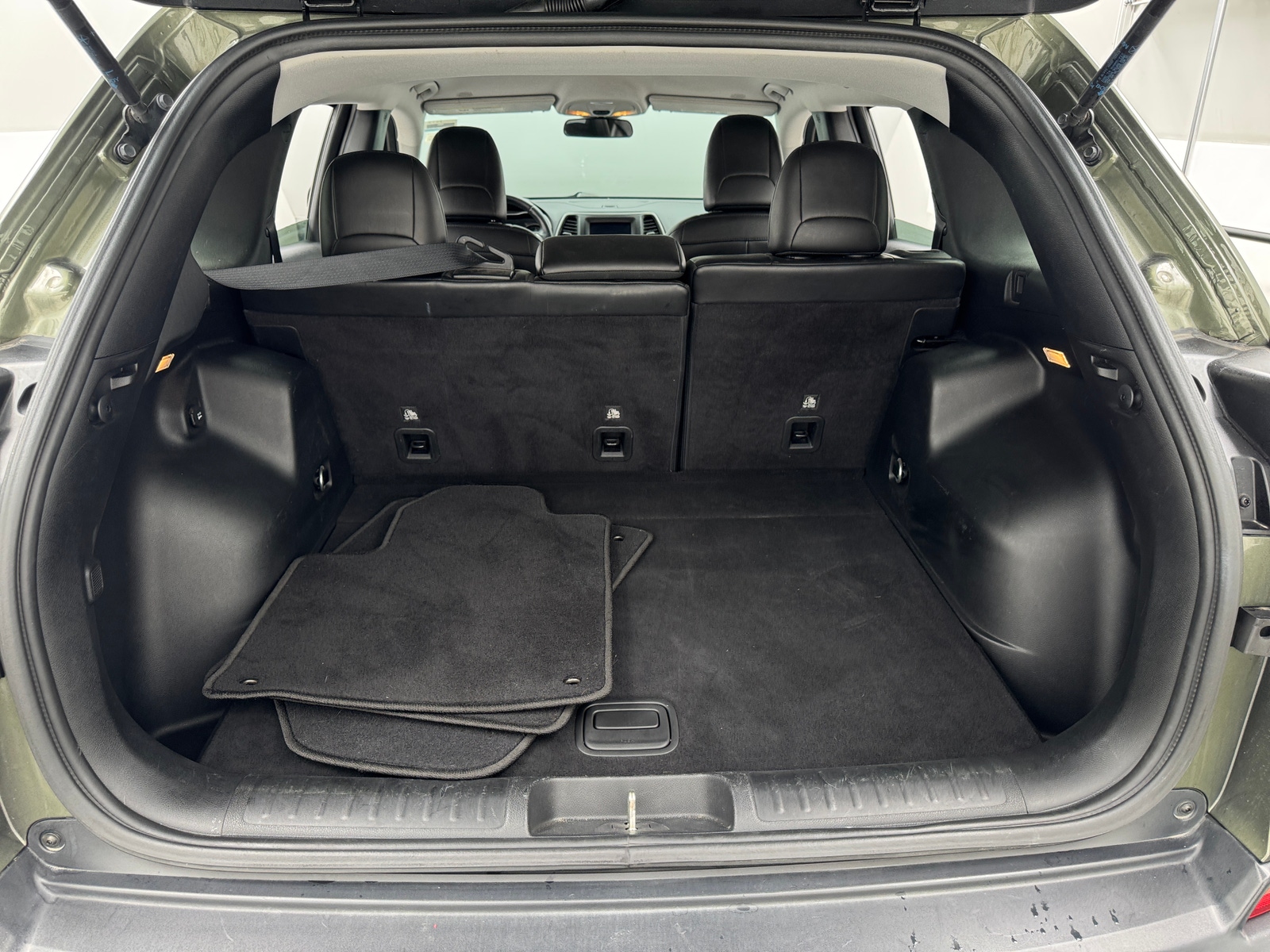 Thumbnail: 2019 Jeep Cherokee - 7
