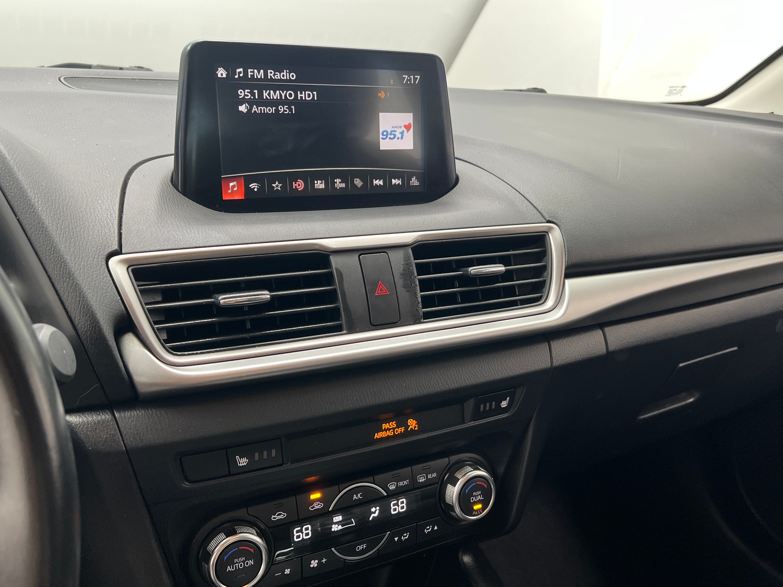 Thumbnail: 2018 Mazda Mazda3 - 3