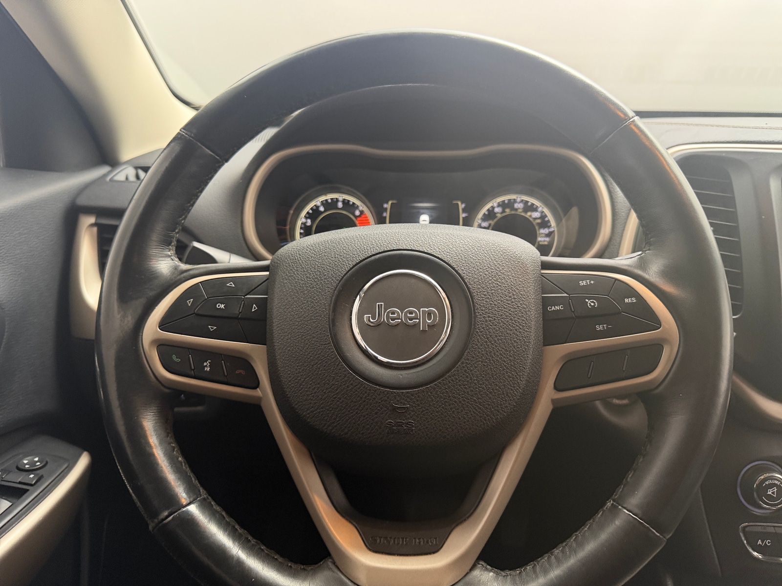 Thumbnail: 2017 Jeep Cherokee - 5