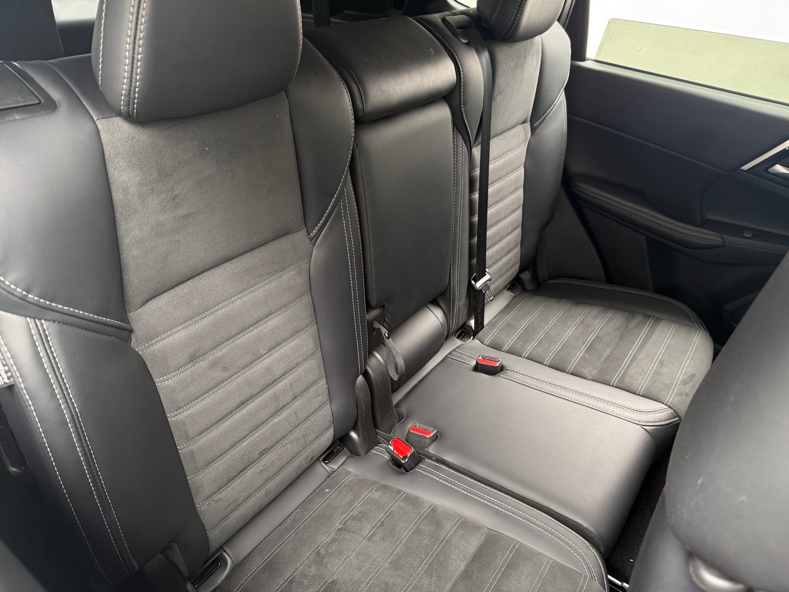 Thumbnail: 2024 Mitsubishi Outlander - 6