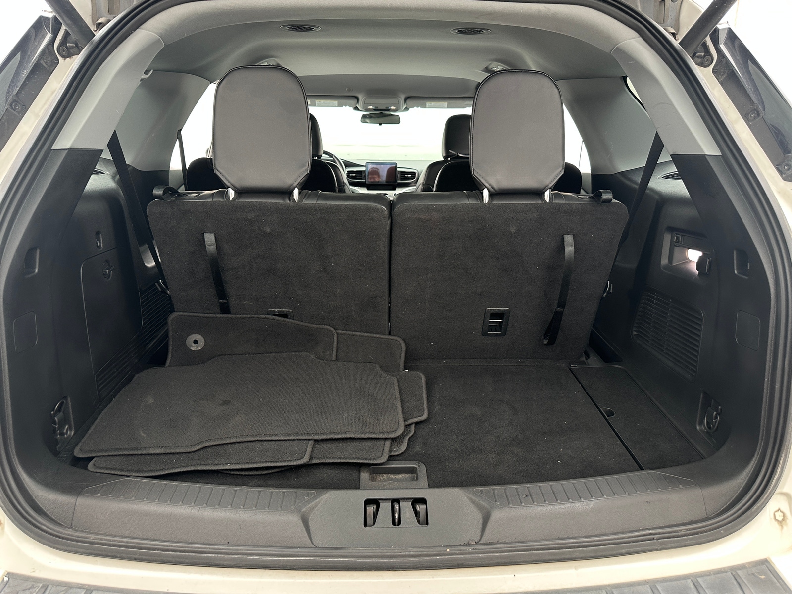 Thumbnail: 2021 Ford Explorer - 6
