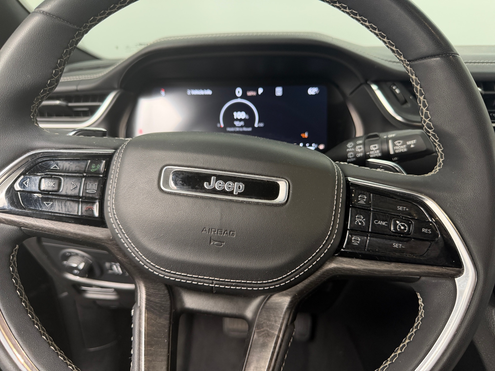 Thumbnail: 2023 Jeep Grand Cherokee L - 4