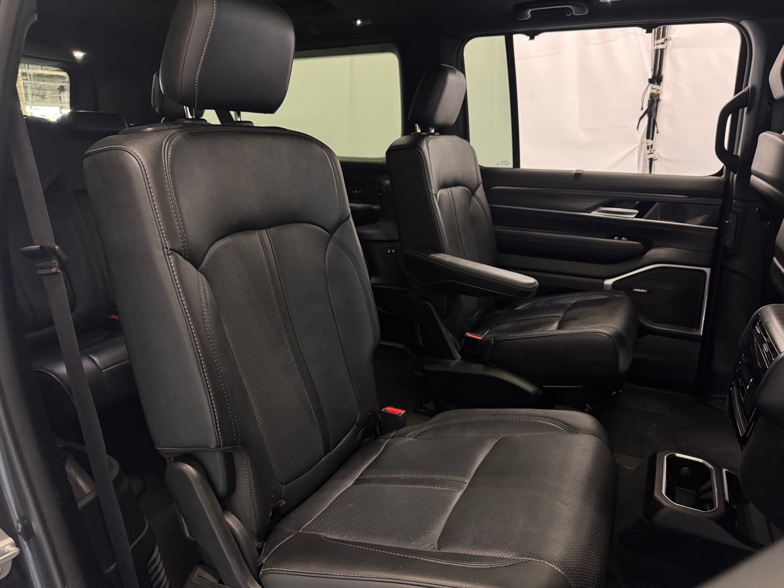 Thumbnail: 2023 Jeep Wagoneer - 5