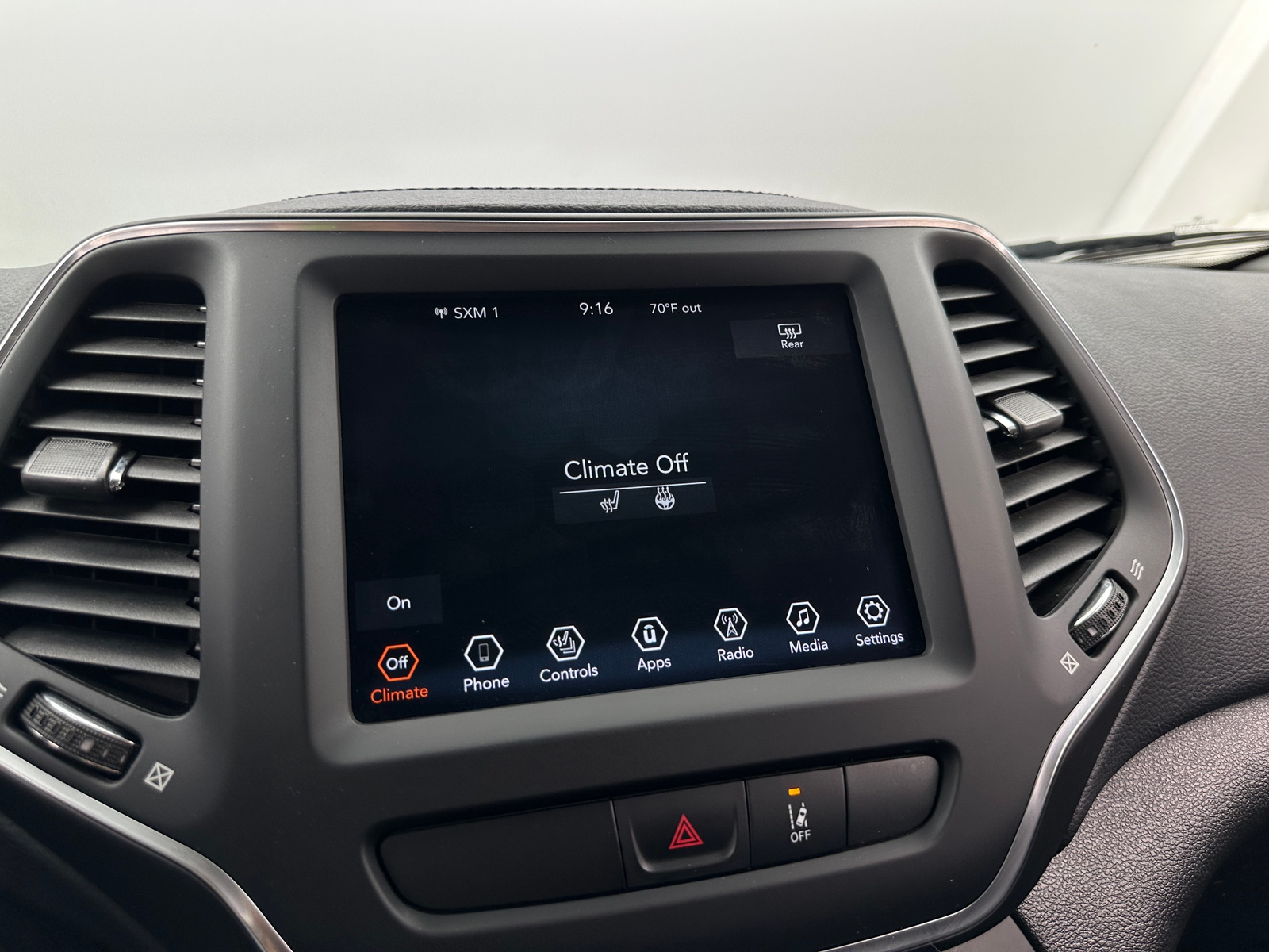 Thumbnail: 2022 Jeep Cherokee - 3