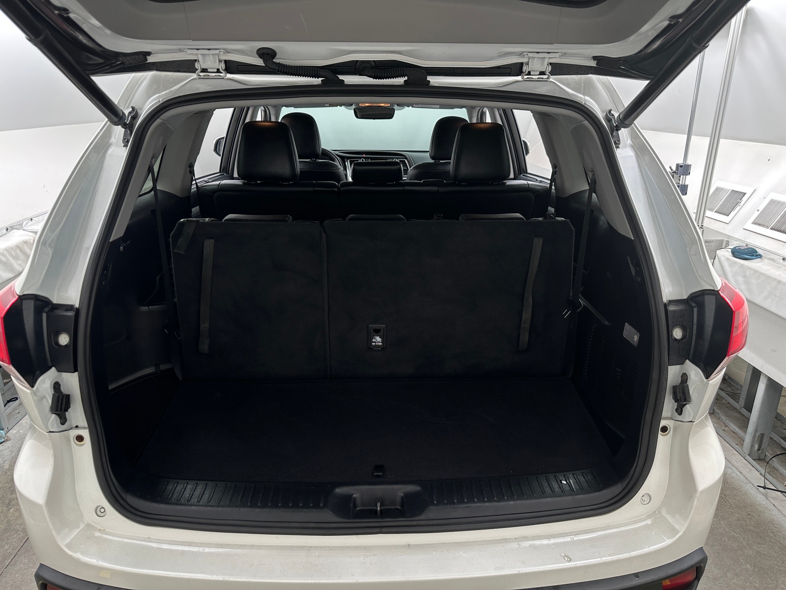 Thumbnail: 2019 Toyota Highlander - 6