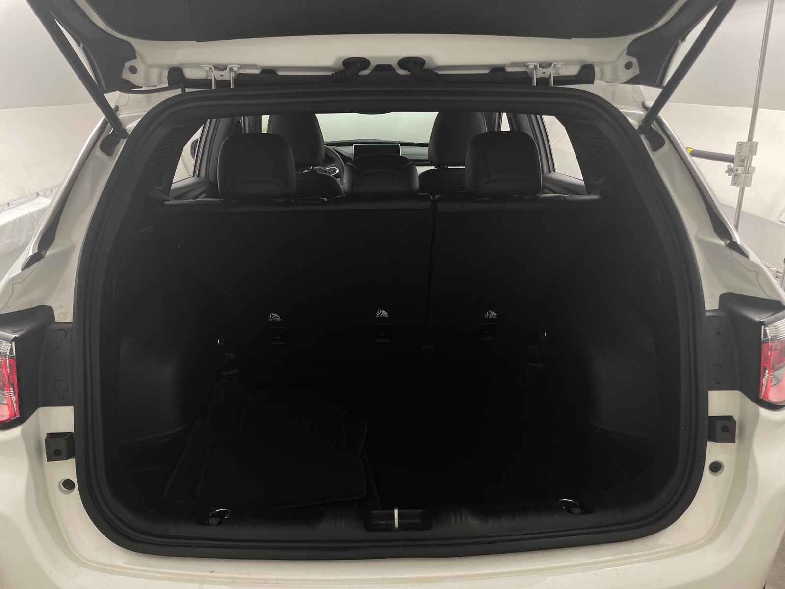 Thumbnail: 2023 Jeep Compass - 6