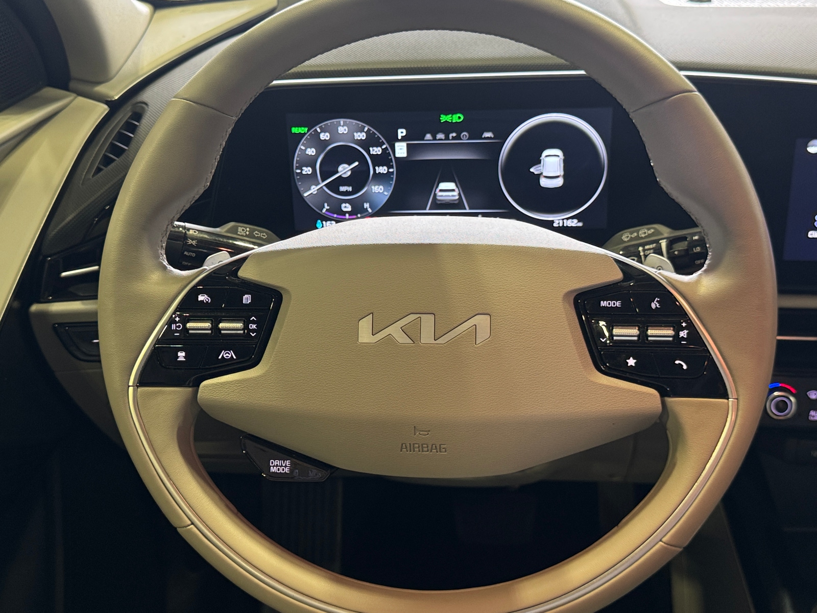 Thumbnail: 2023 Kia Niro - 4