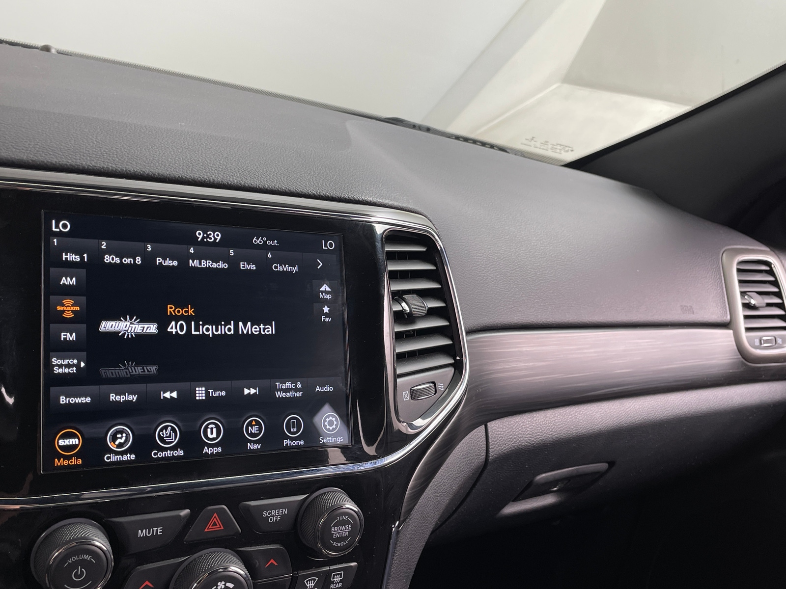 Thumbnail: 2021 Jeep Grand Cherokee - 3