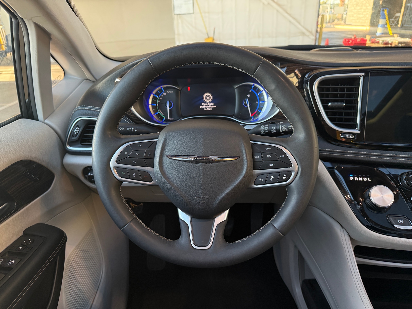 Thumbnail: 2023 Chrysler Pacifica - 4