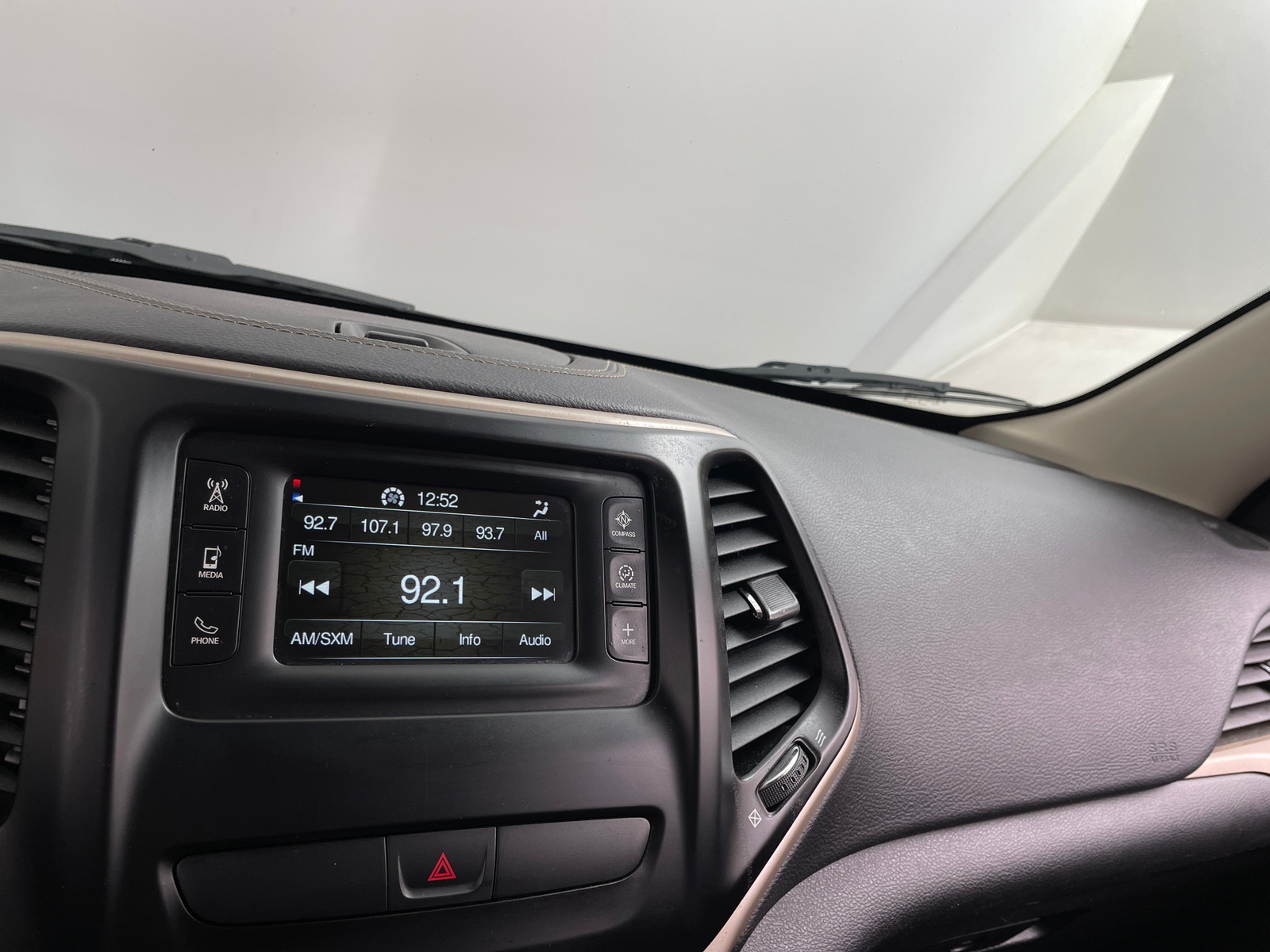Thumbnail: 2017 Jeep Cherokee - 4