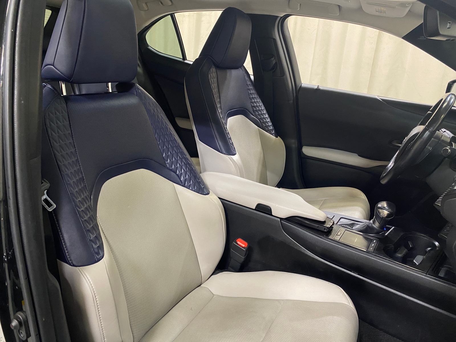 Thumbnail: 2019 Lexus UX - 2