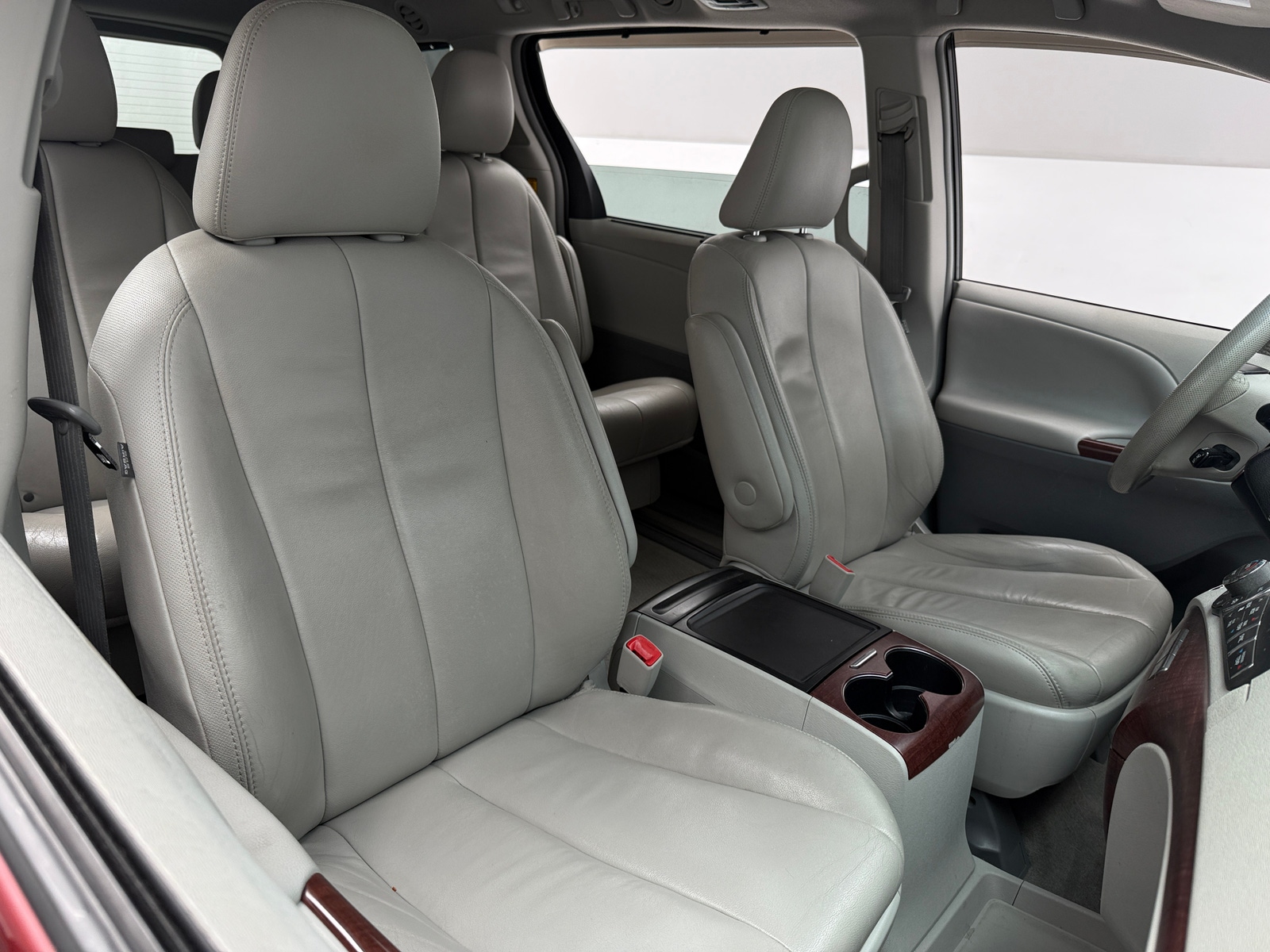 Thumbnail: 2013 Toyota Sienna - 2