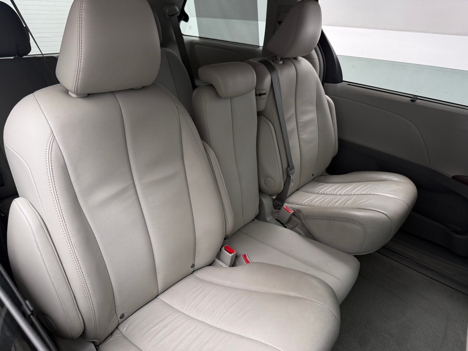Thumbnail: 2013 Toyota Sienna - 6