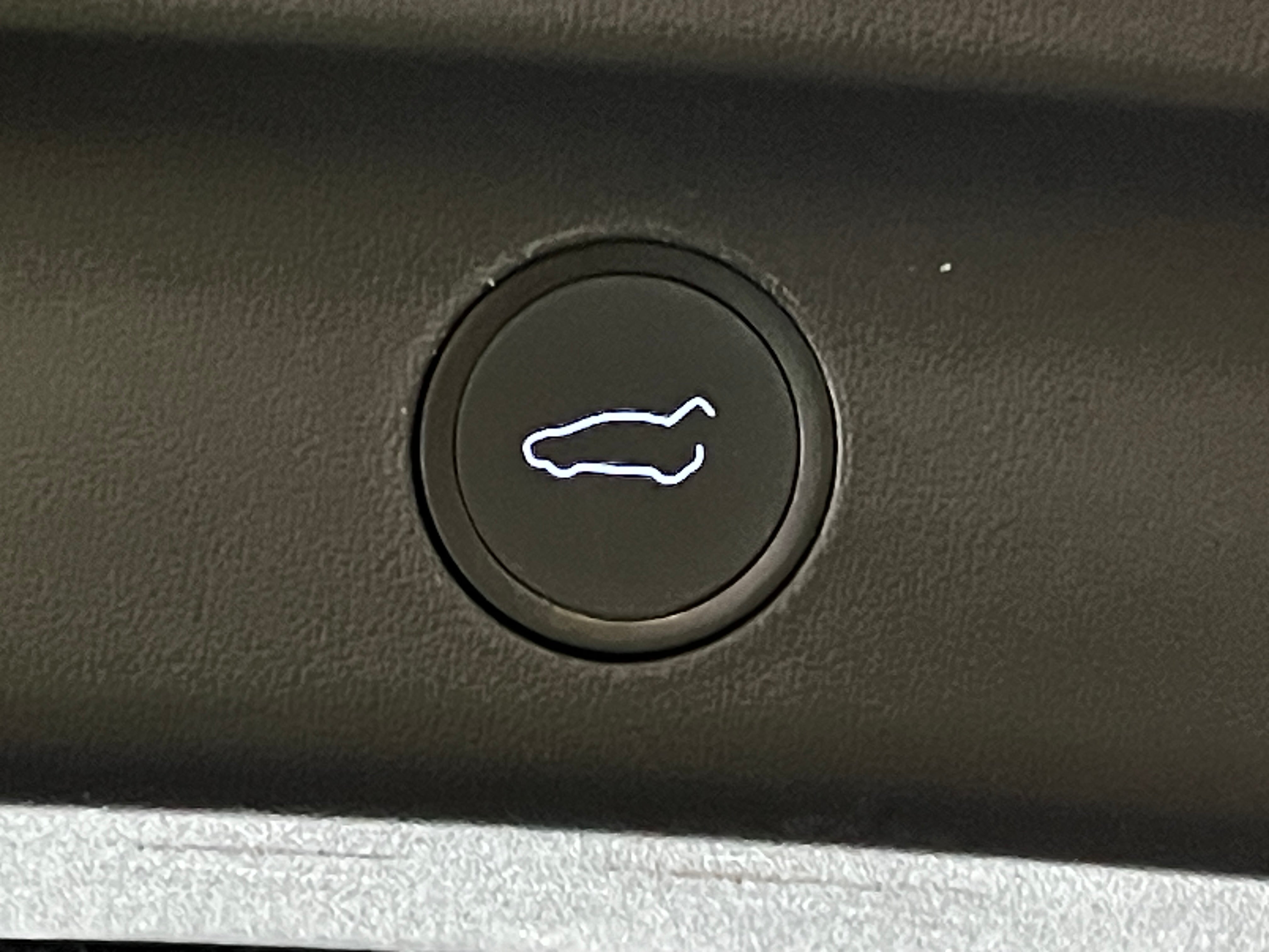 Used 2022 Tesla Model Y Long Range with VIN 7SAYGDEEXNF420886 for sale in Oak Creek, WI