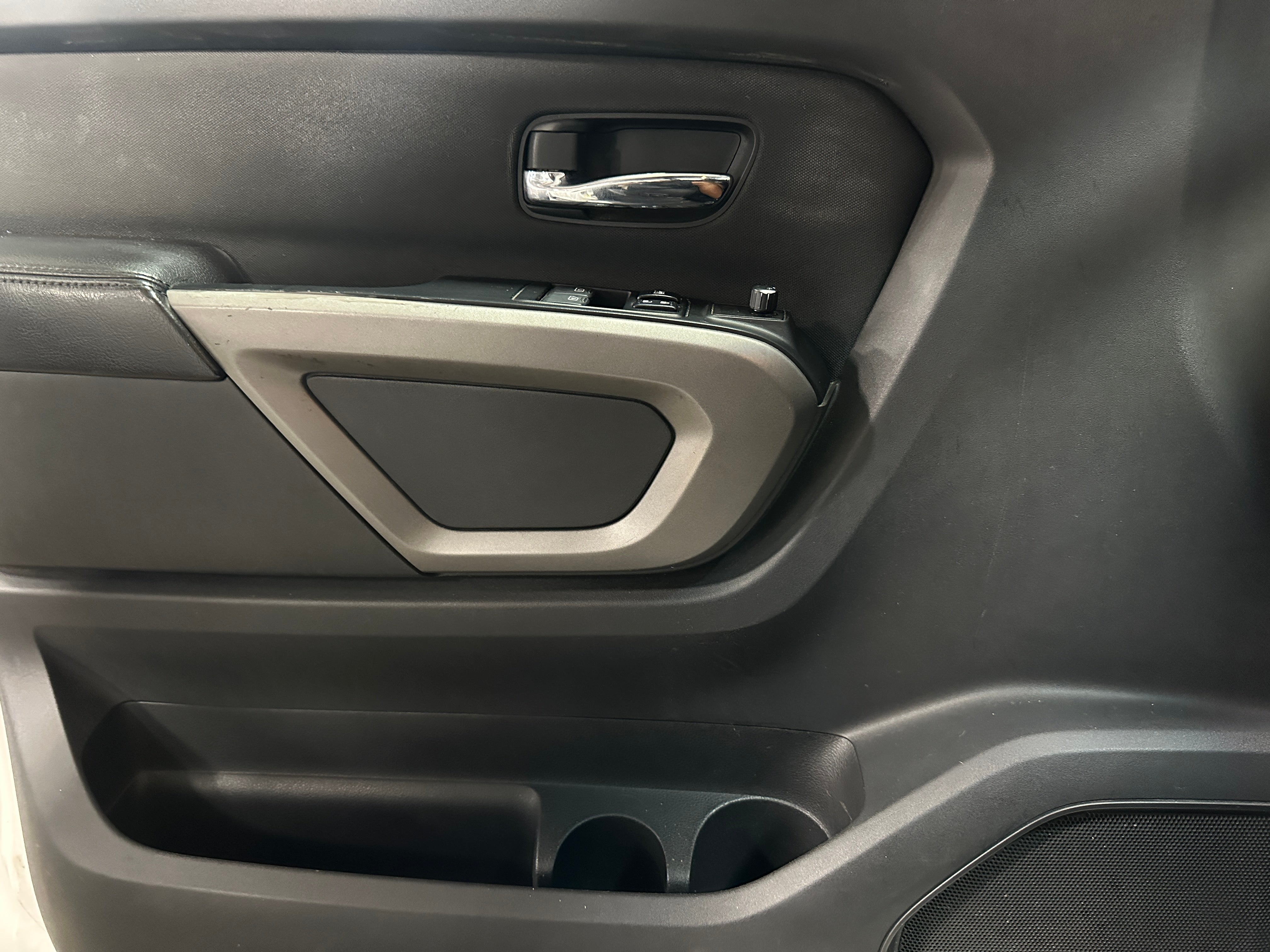 2015 Nissan Titan SV
