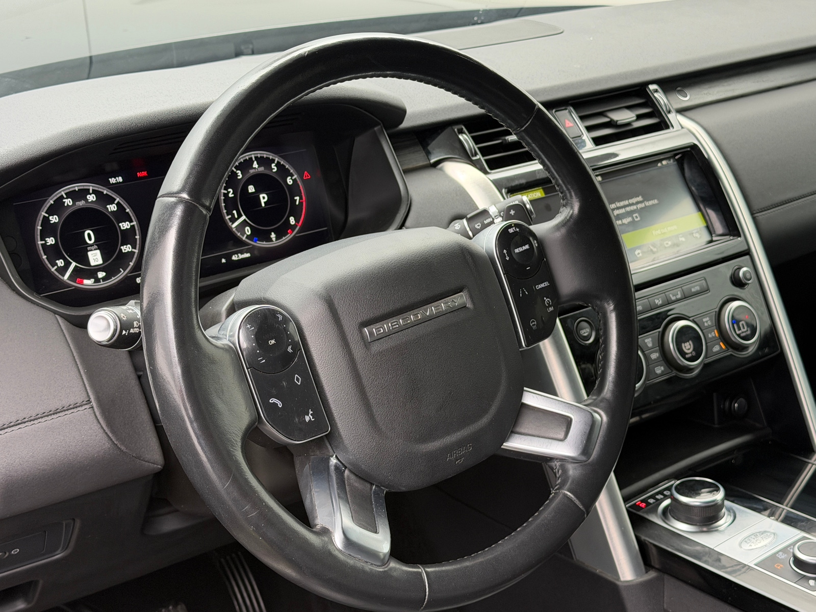 Thumbnail: 2020 Land Rover Discovery - 5