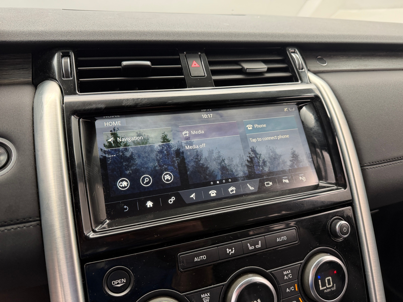 Thumbnail: 2020 Land Rover Discovery - 4