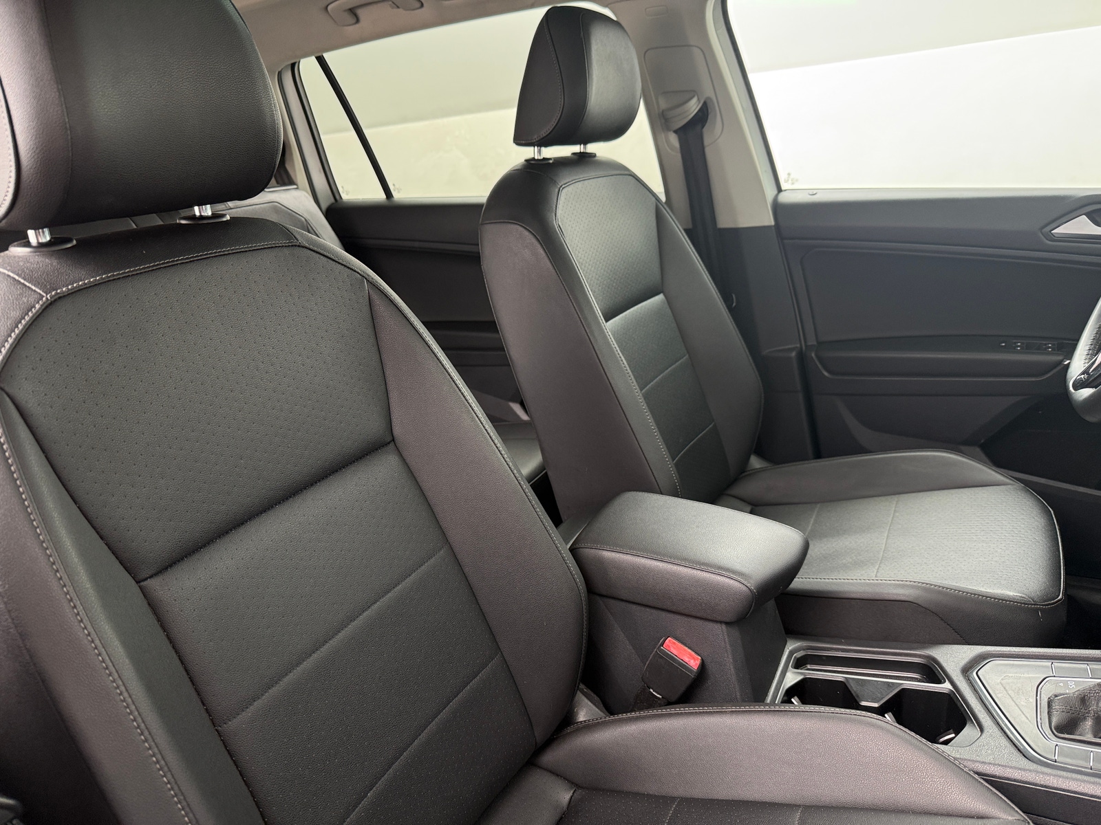 Thumbnail: 2020 Volkswagen Tiguan - 2