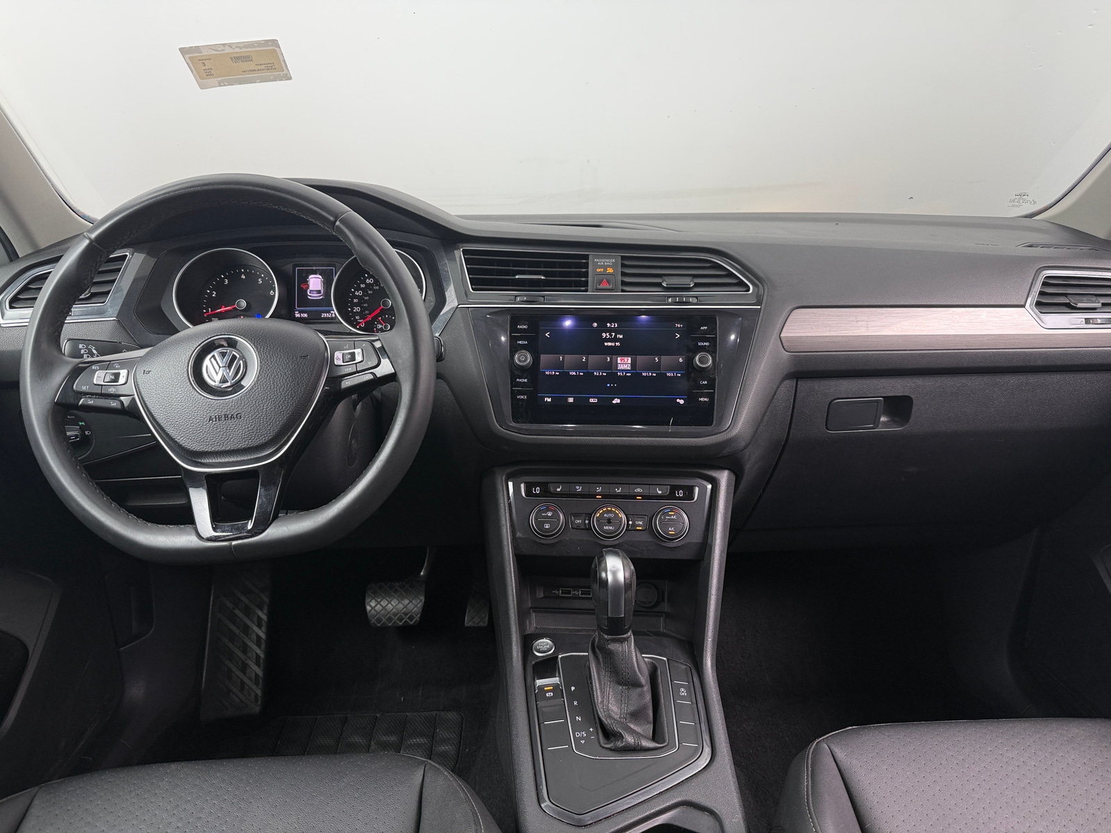 Thumbnail: 2020 Volkswagen Tiguan - 3