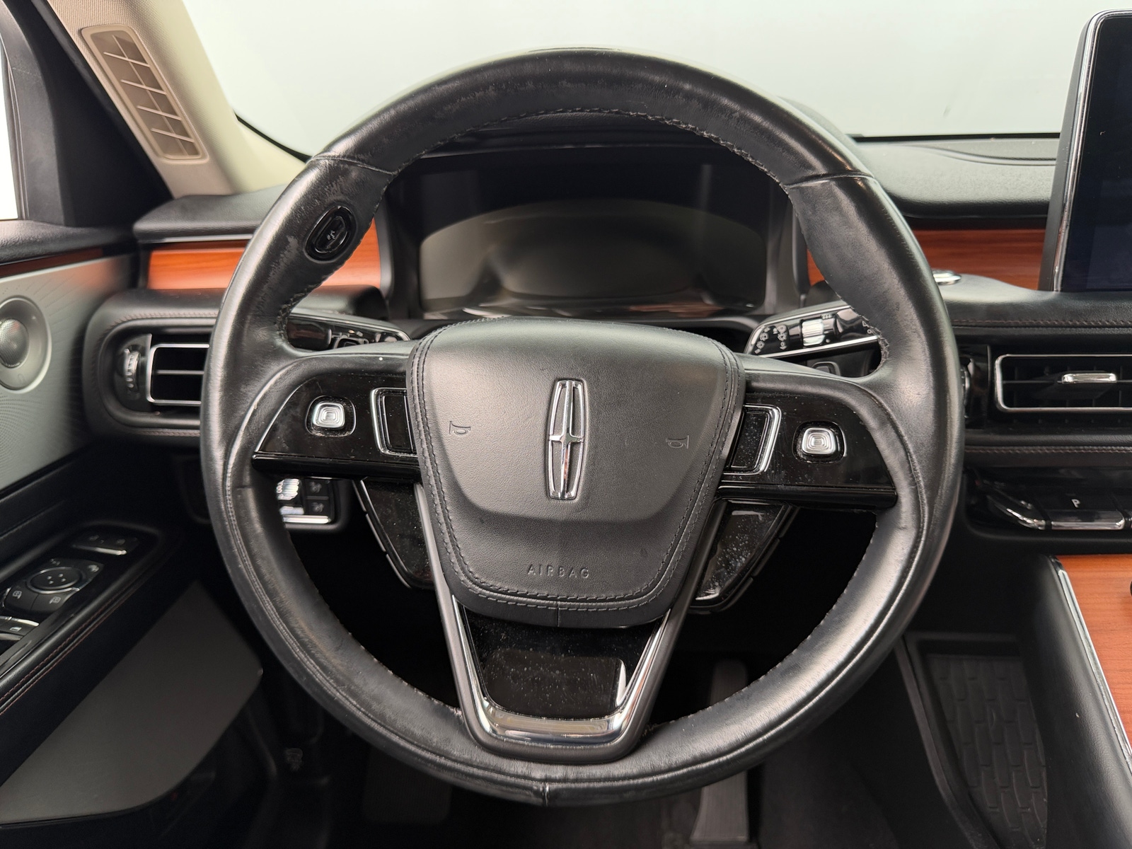 Thumbnail: 2020 Lincoln Aviator - 4
