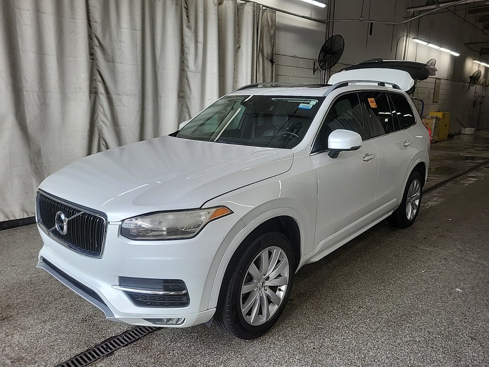 2016 Volvo XC90 T5 Momentum