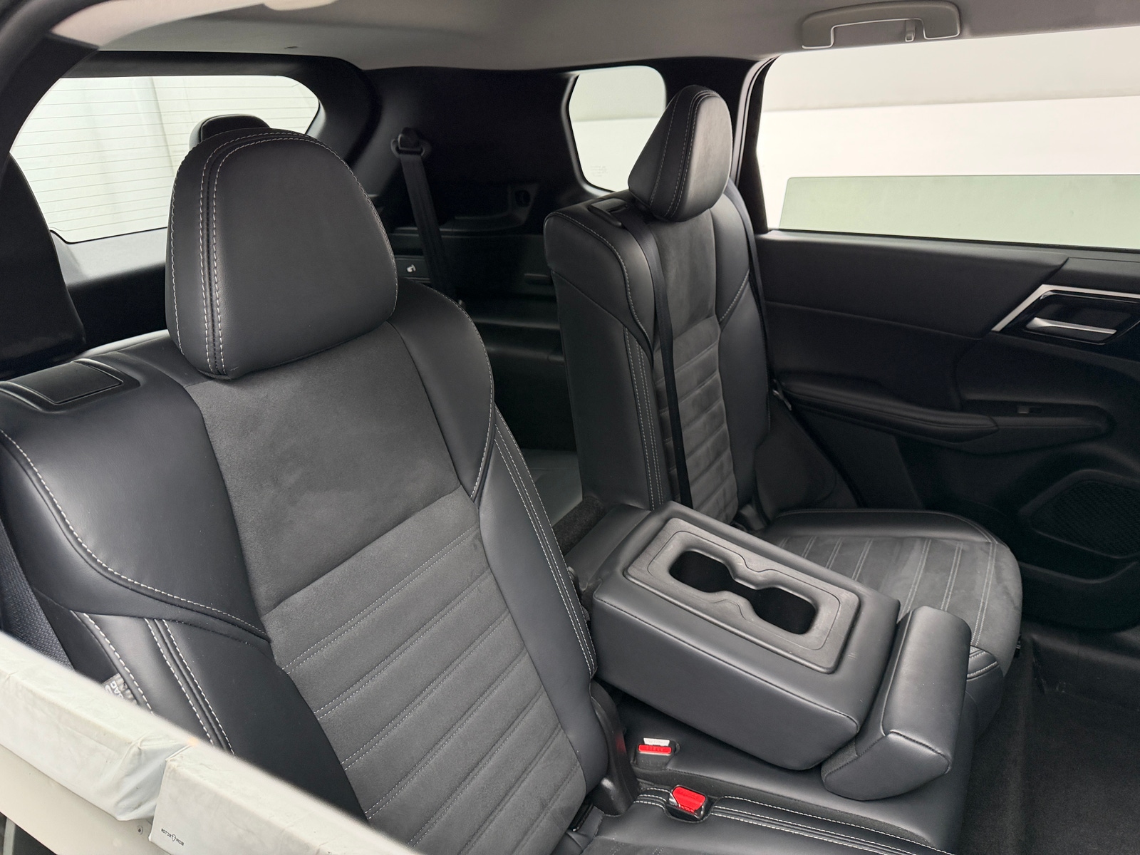Thumbnail: 2024 Mitsubishi Outlander - 6