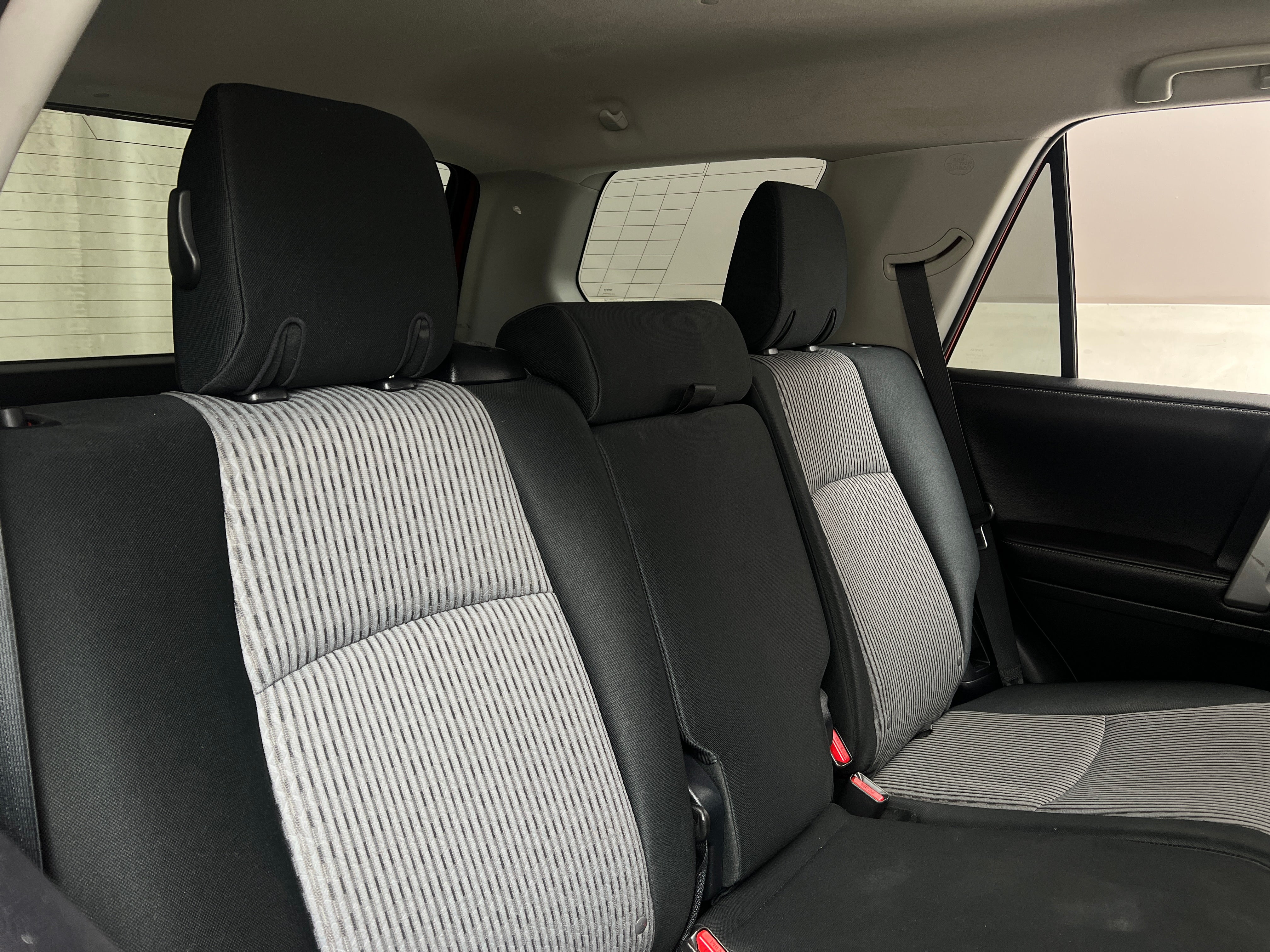 2016 Toyota 4Runner SR5 - Photo 2