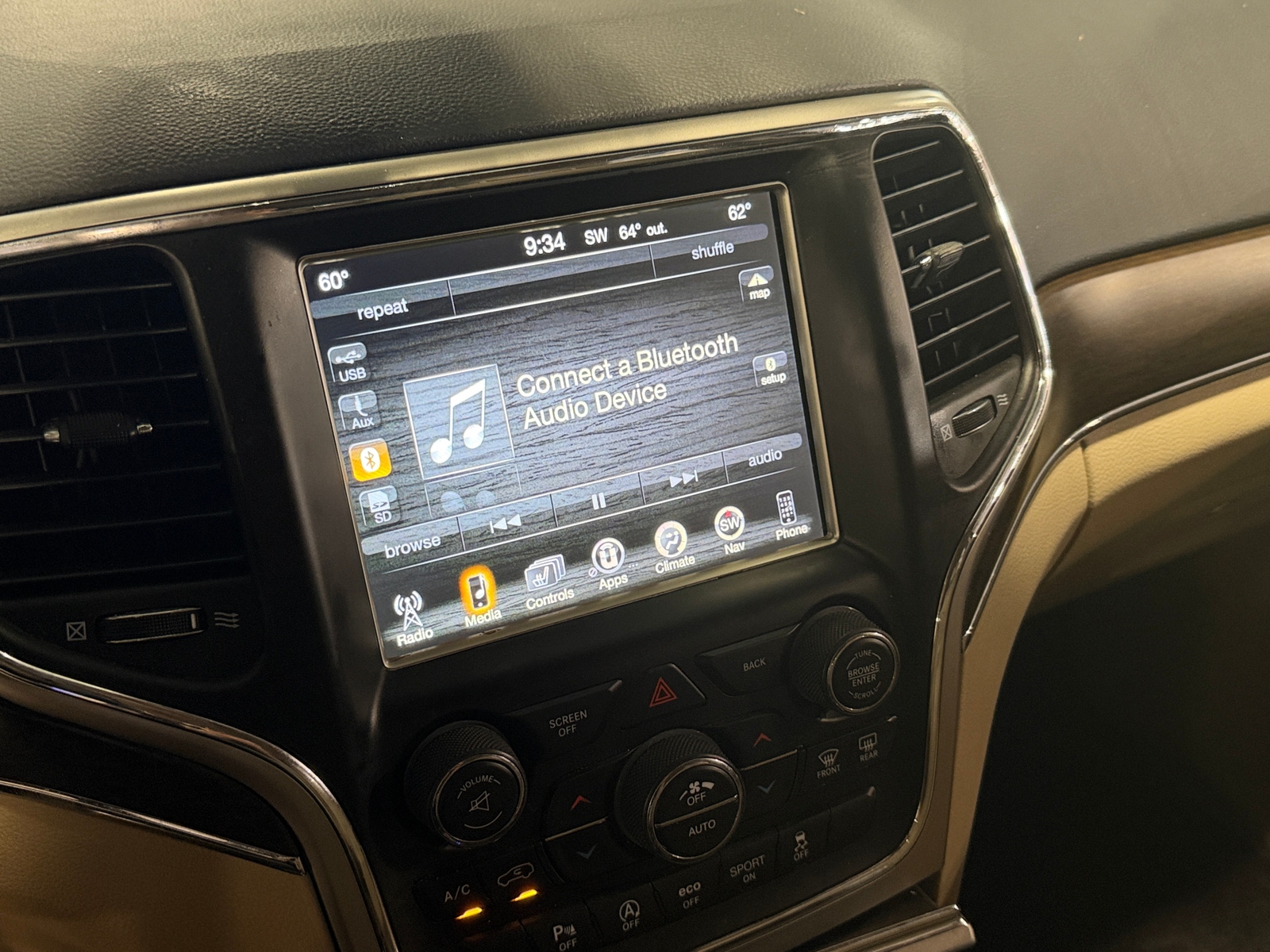Thumbnail: 2017 Jeep Grand Cherokee - 3