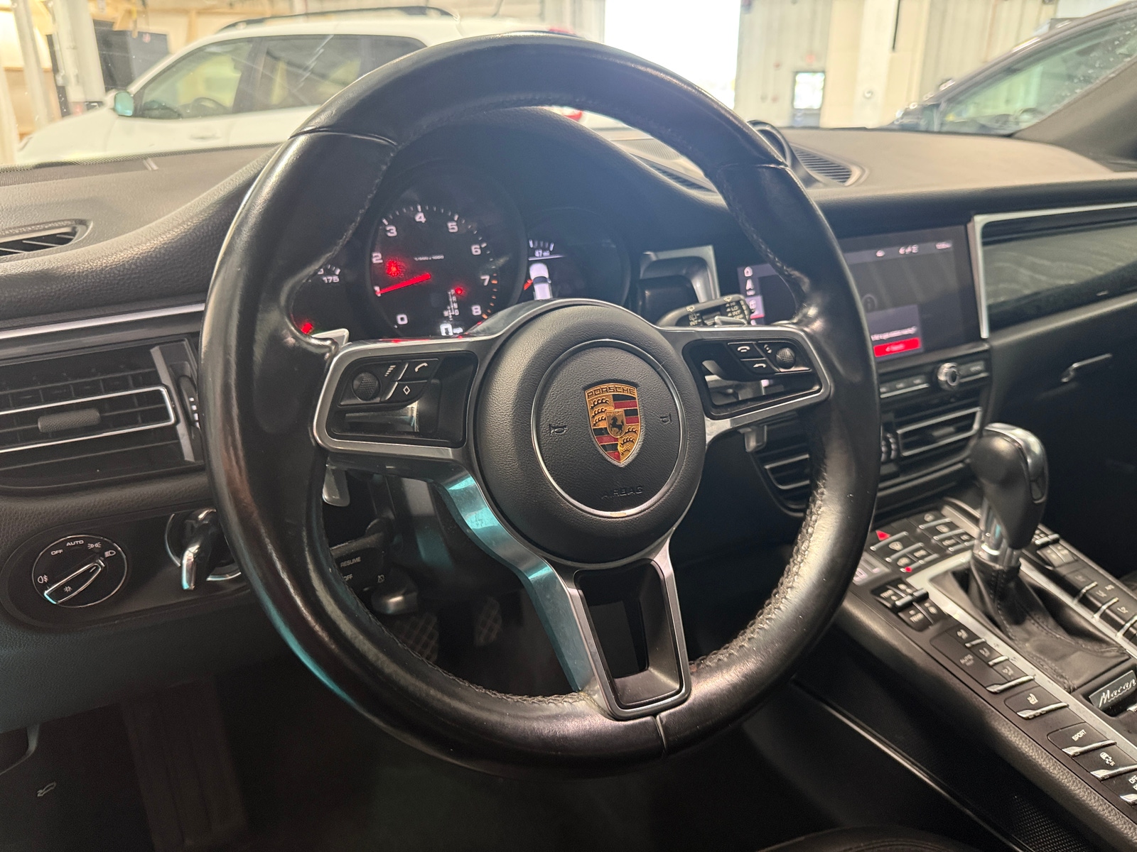 Thumbnail: 2021 Porsche Macan - 5