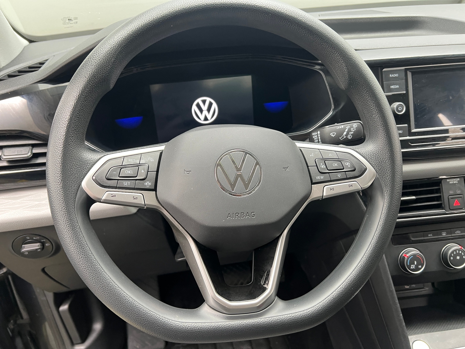 Thumbnail: 2022 Volkswagen Taos - 5