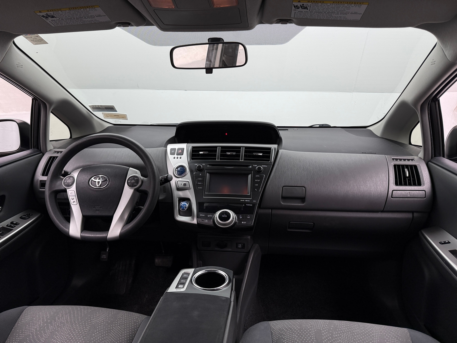 Thumbnail: 2014 Toyota Prius v - 3