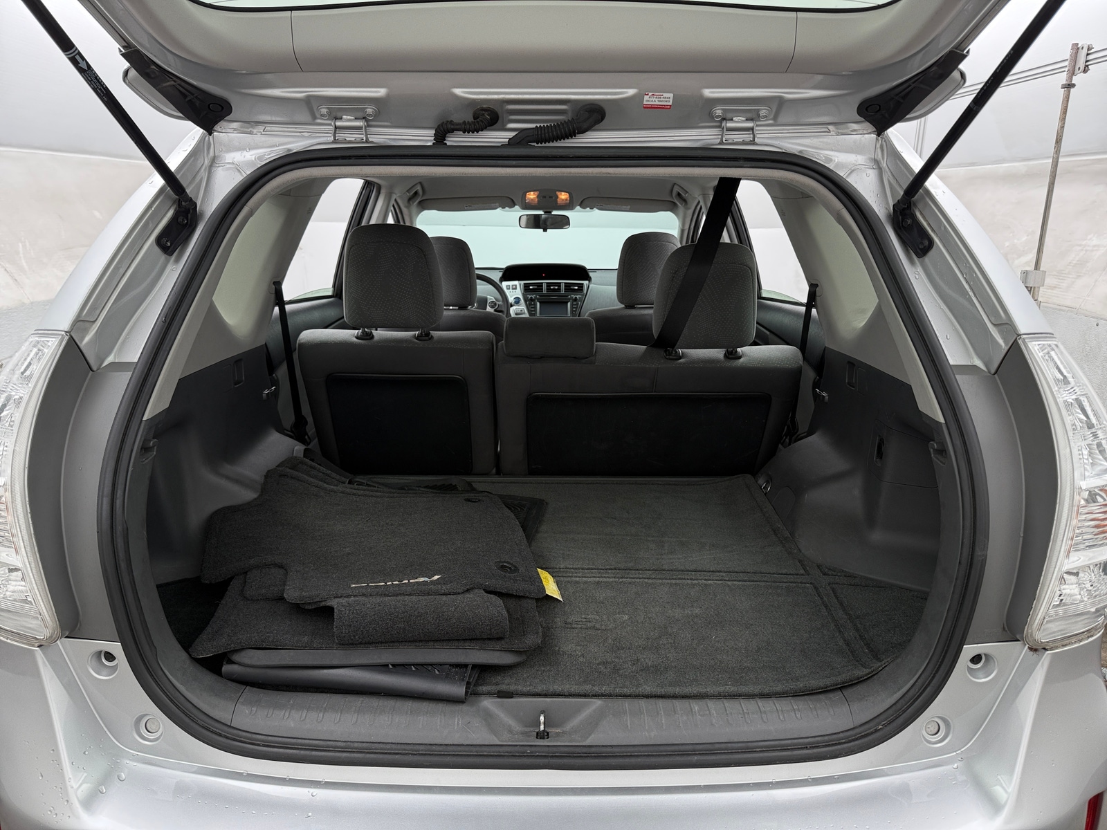 Thumbnail: 2014 Toyota Prius v - 7