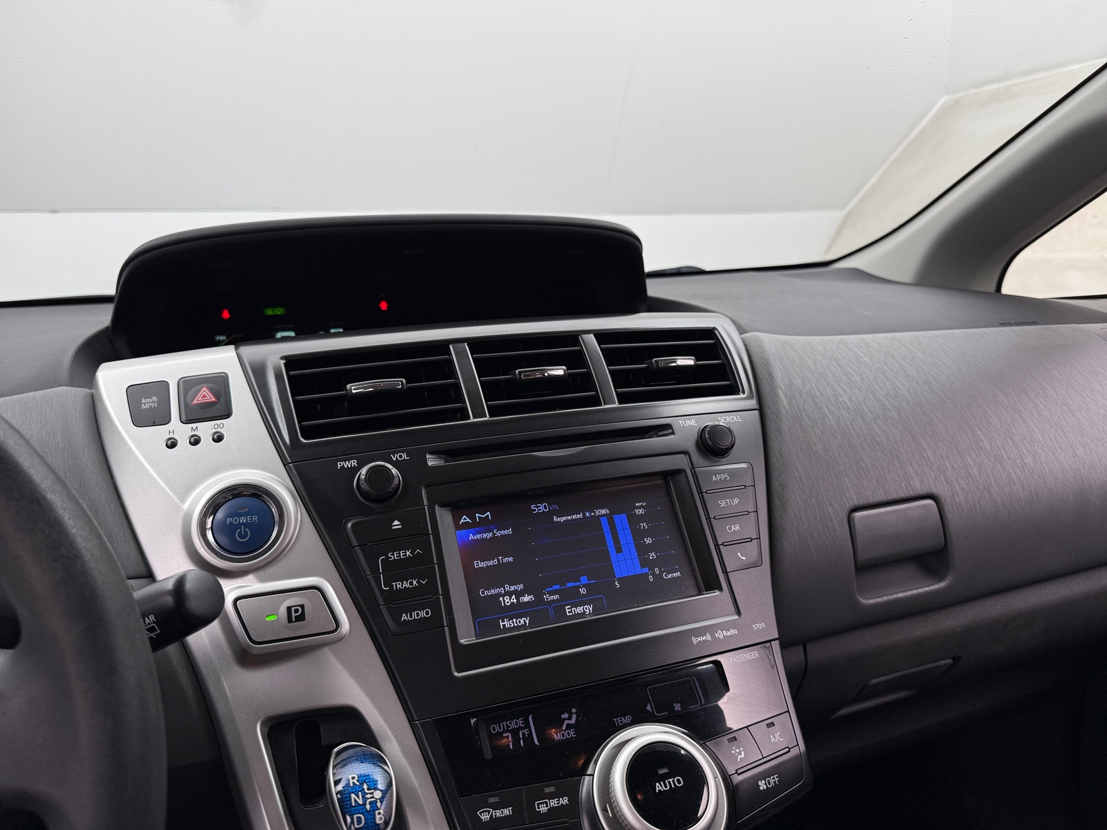 Thumbnail: 2014 Toyota Prius v - 4