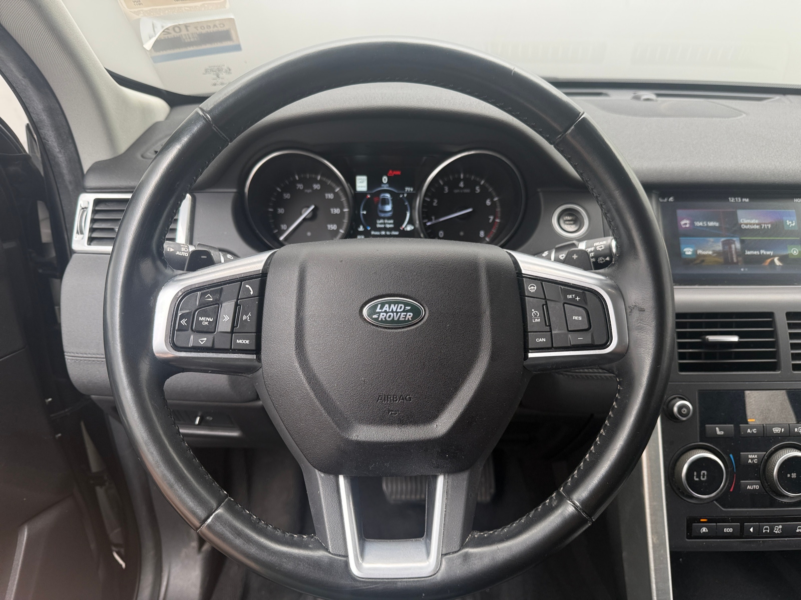 Thumbnail: 2017 Land Rover Discovery Sport - 4