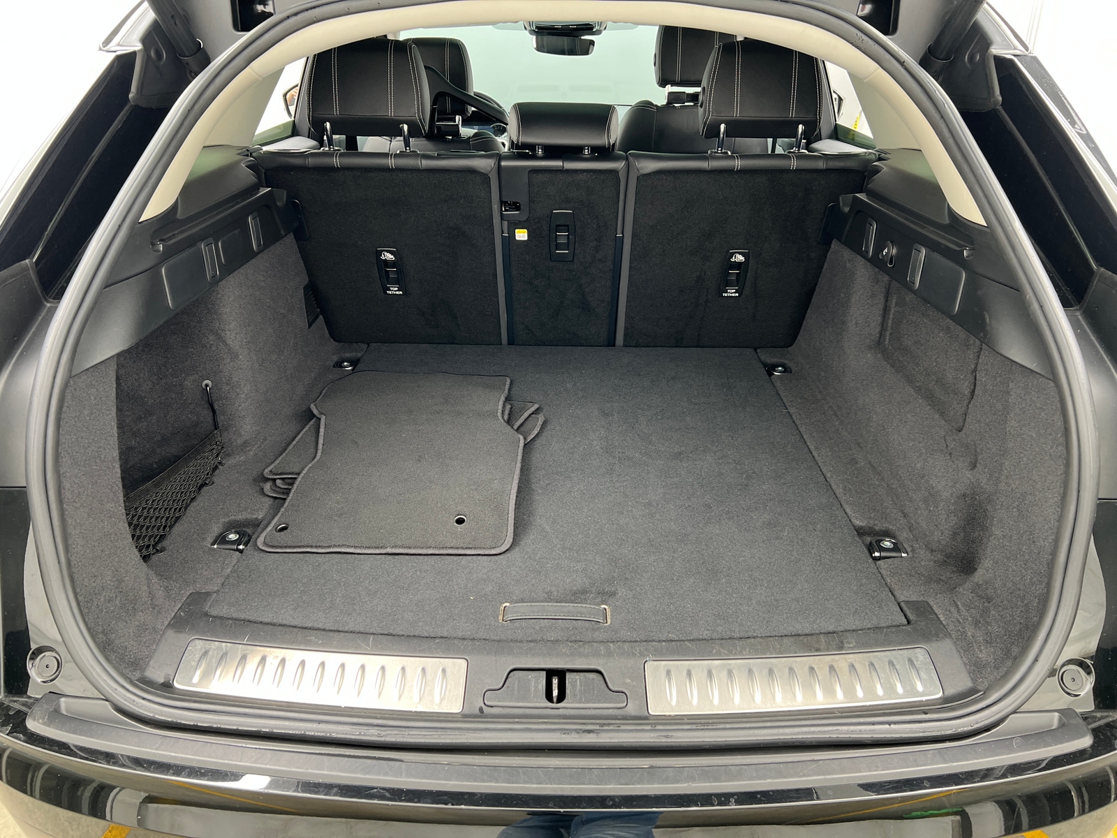 Thumbnail: 2021 Land Rover Range Rover Velar - 6