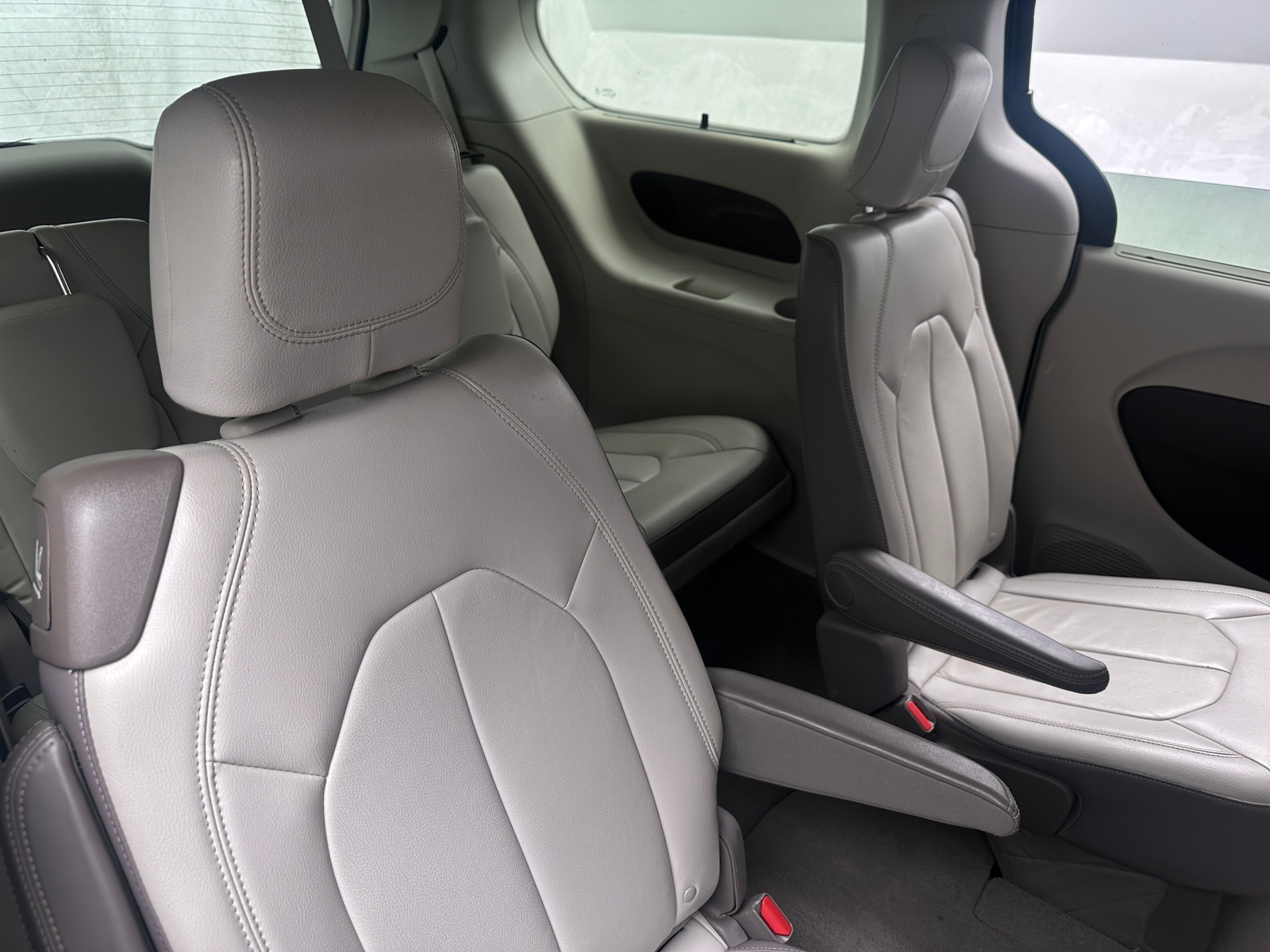 Thumbnail: 2017 Chrysler Pacifica - 5