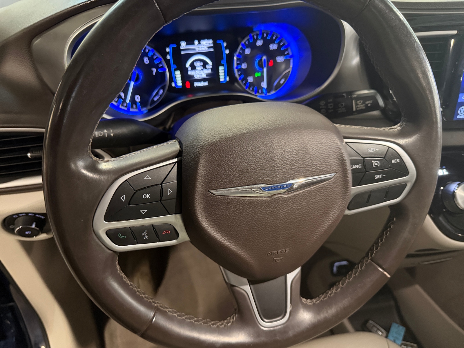 Thumbnail: 2017 Chrysler Pacifica - 4