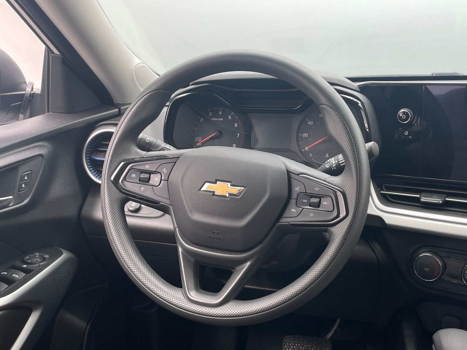 Thumbnail: 2026 Chevrolet Trax - 5