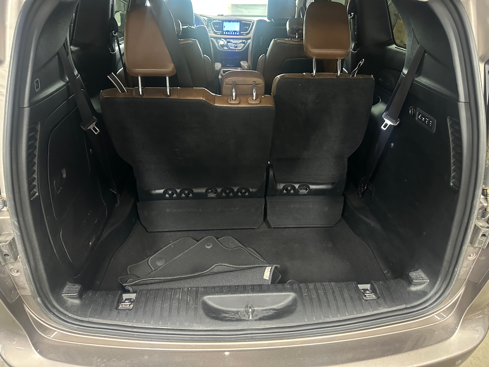 Thumbnail: 2017 Chrysler Pacifica - 6