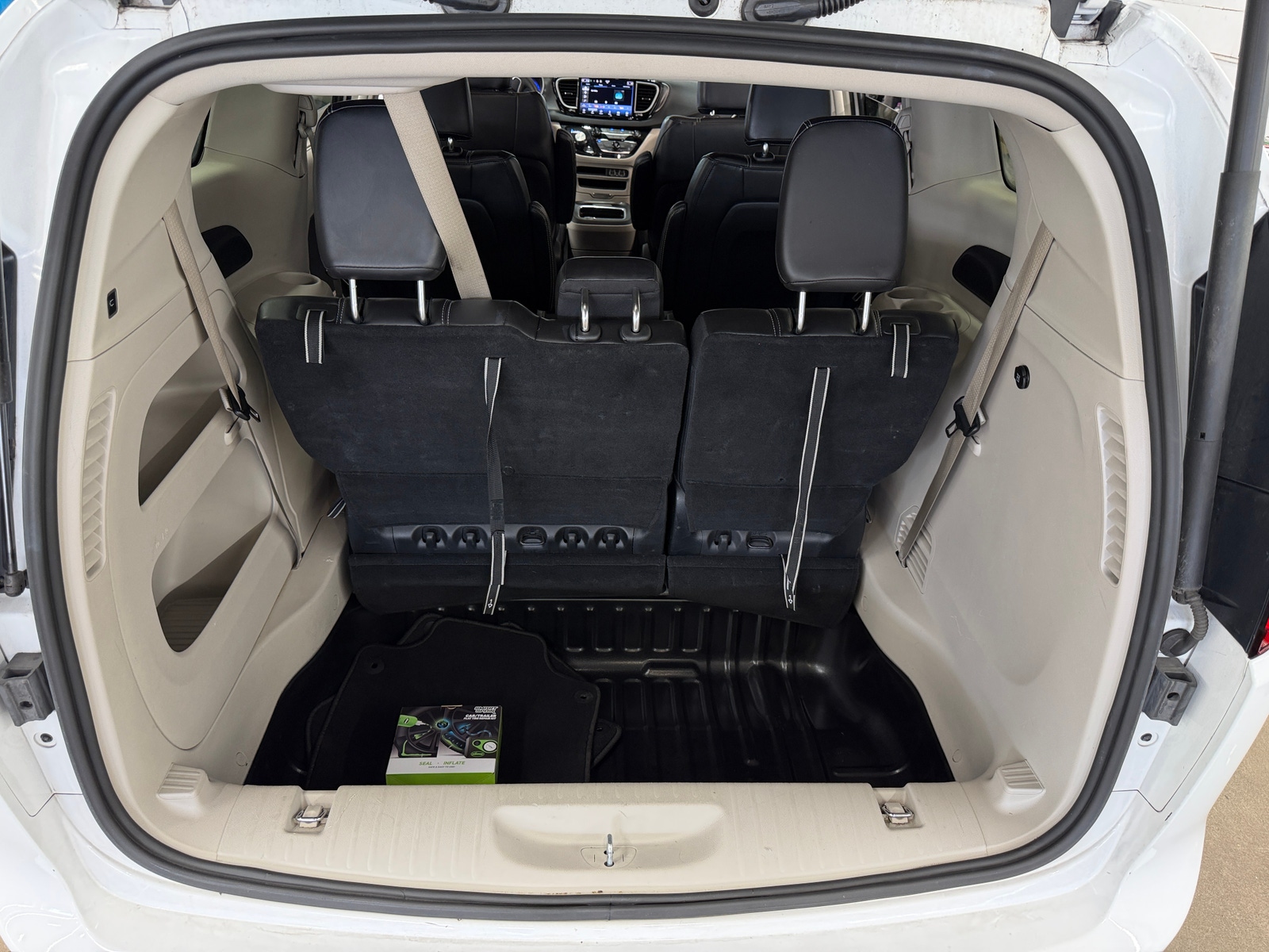 Thumbnail: 2024 Chrysler Pacifica - 6