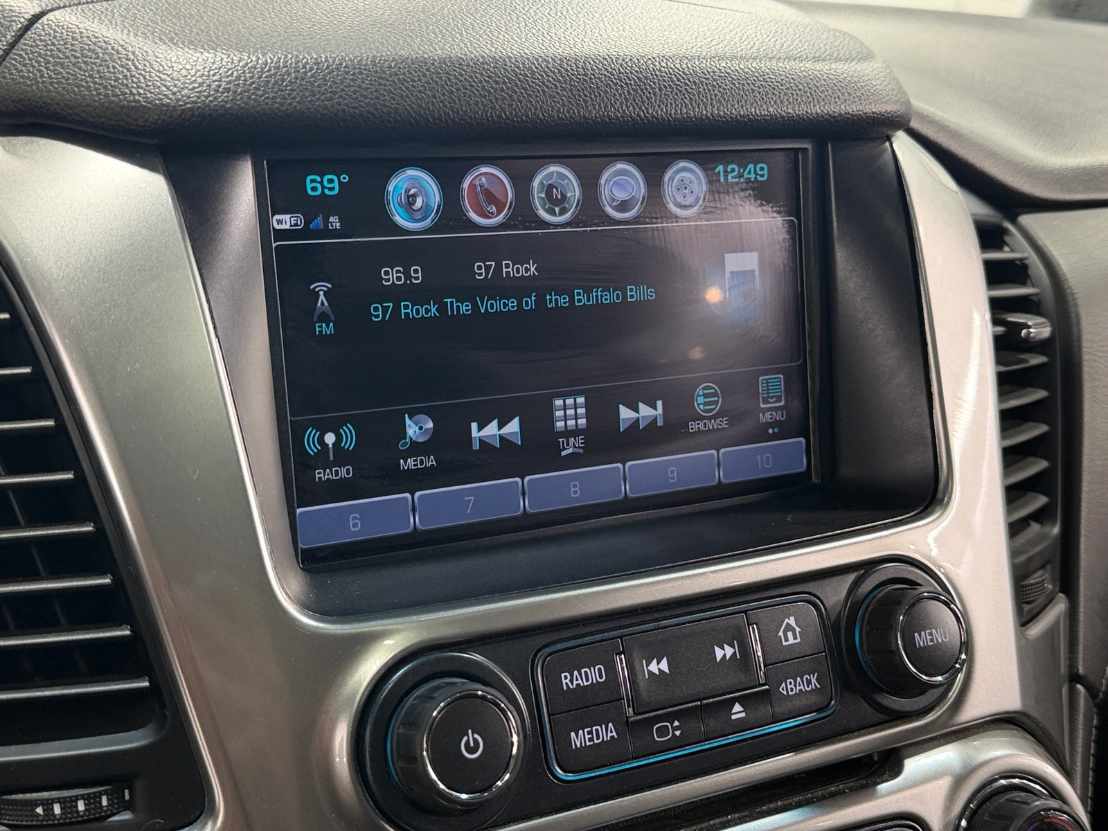 Thumbnail: 2020 Chevrolet Suburban - 3