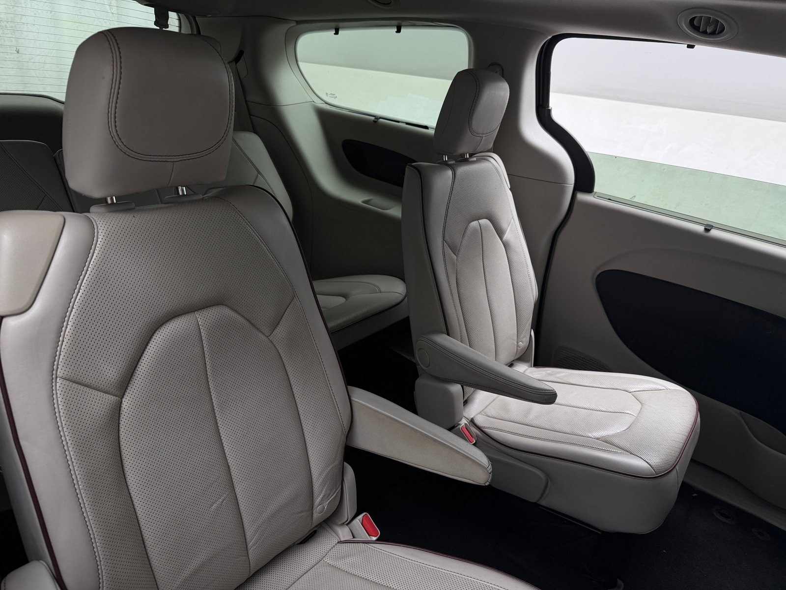 Thumbnail: 2020 Chrysler Pacifica - 5