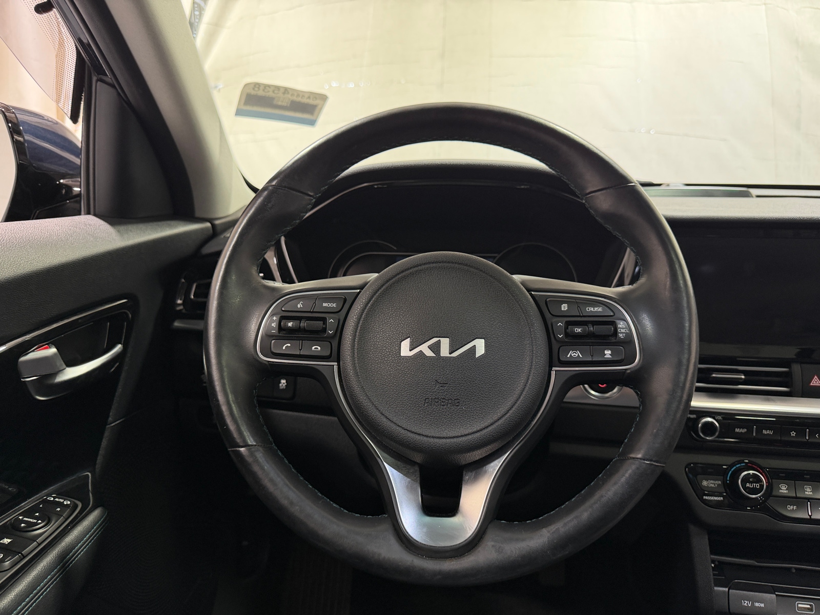 Thumbnail: 2022 Kia Niro - 4