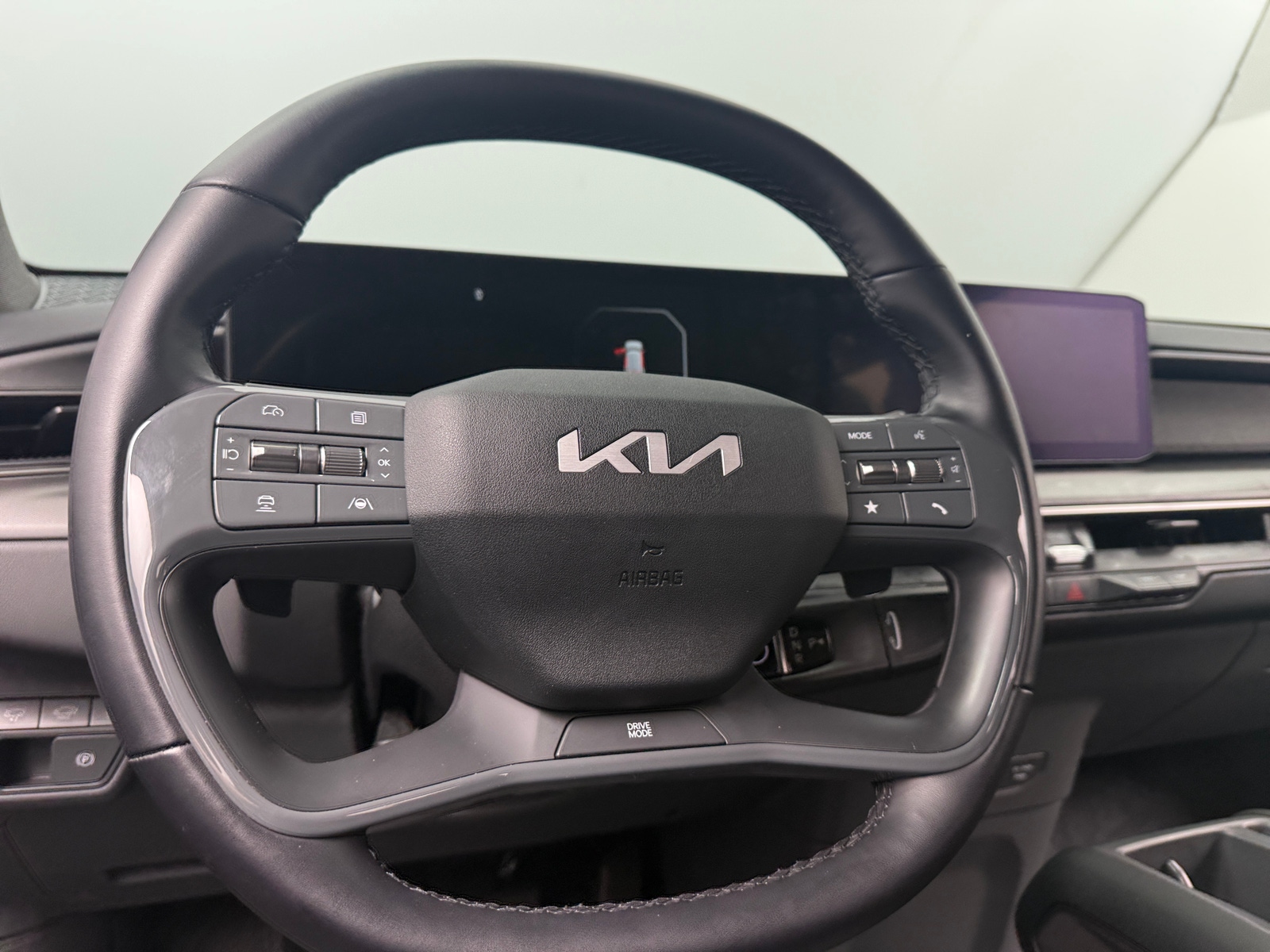 Thumbnail: 2024 Kia EV9 - 4
