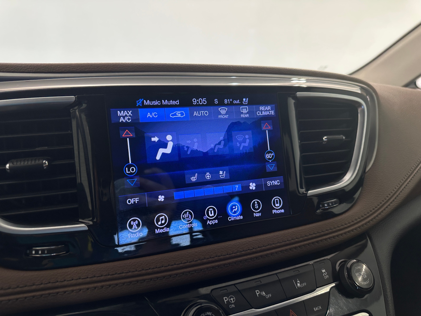 Thumbnail: 2017 Chrysler Pacifica - 3