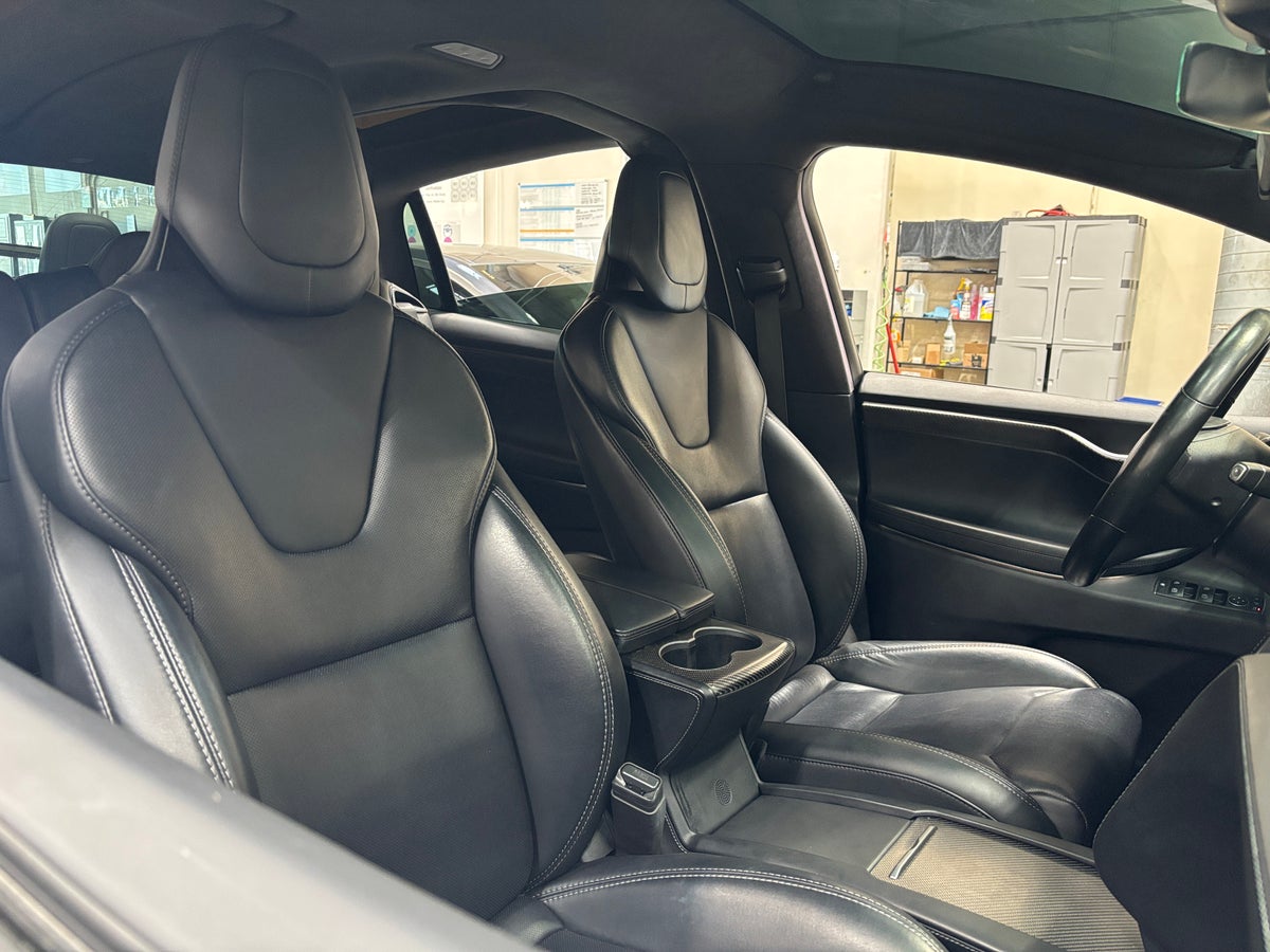 2018 Tesla Model X 100D Ludicrous Performance in Solid Black — photo 2