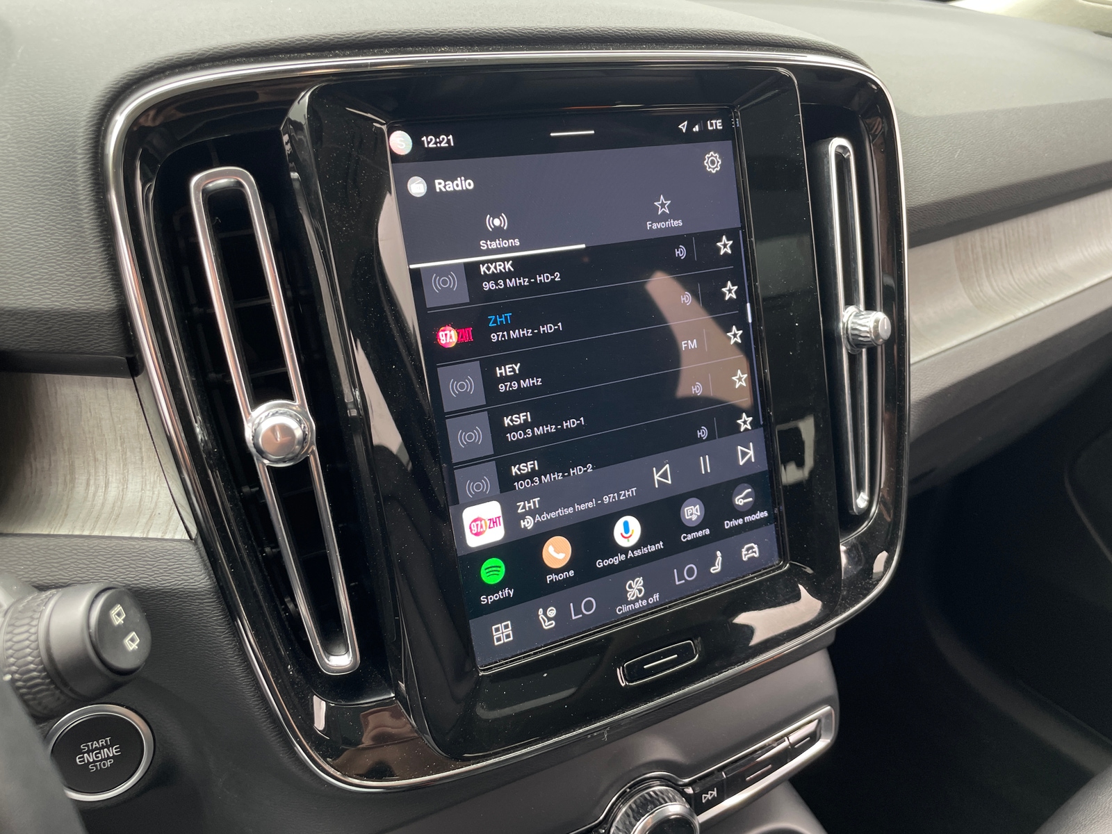 Thumbnail: 2024 Volvo XC40 - 3