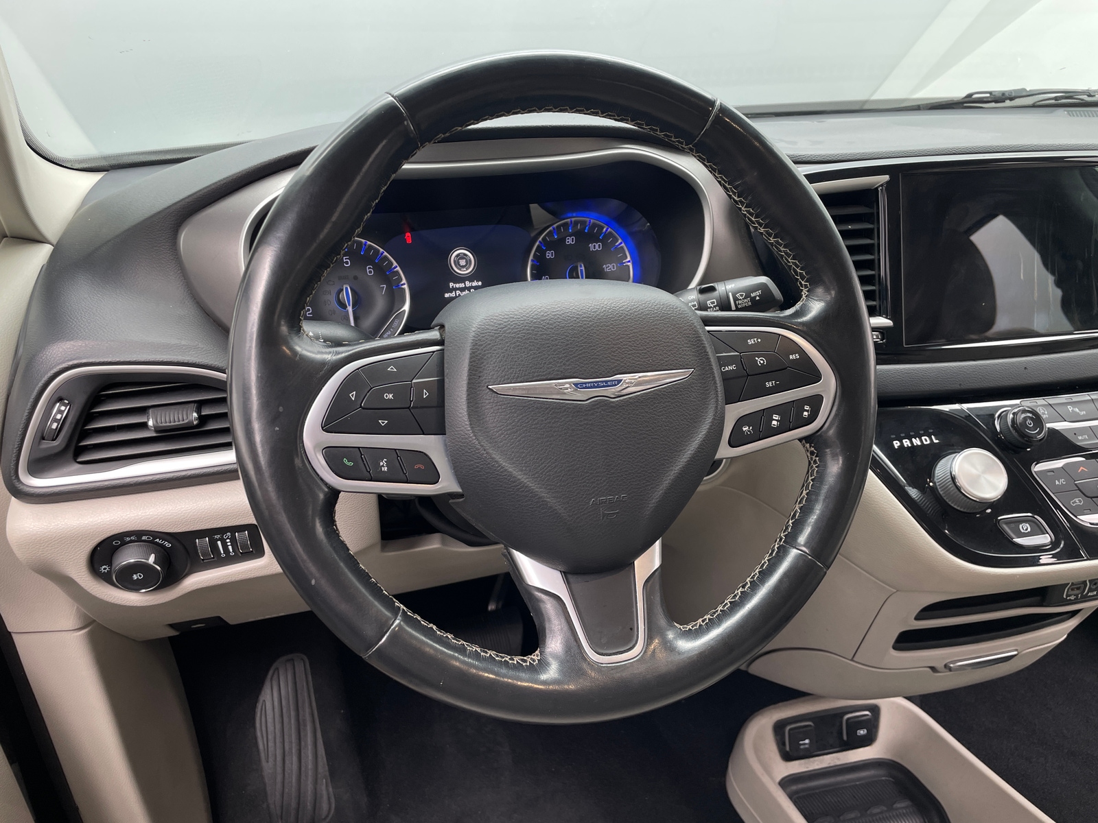 Thumbnail: 2021 Chrysler Pacifica - 4