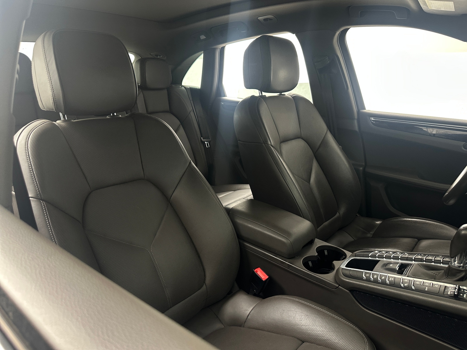 Thumbnail: 2018 Porsche Macan - 2