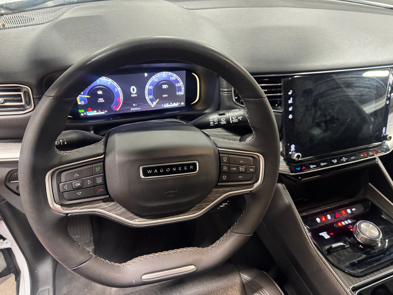 Thumbnail: 2024 Jeep Wagoneer - 4
